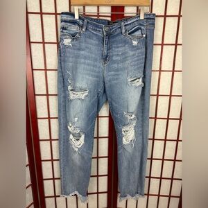 Judy Blue Light Medium Wash Distressed Boyfriend Jean Chewed Hem High Rise